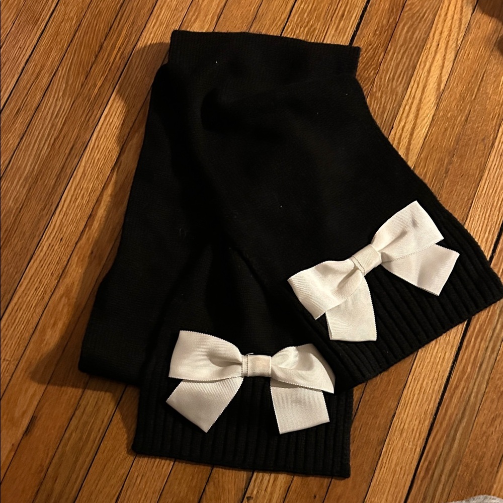 Kate Spade Elegant Black Knit Accessory
